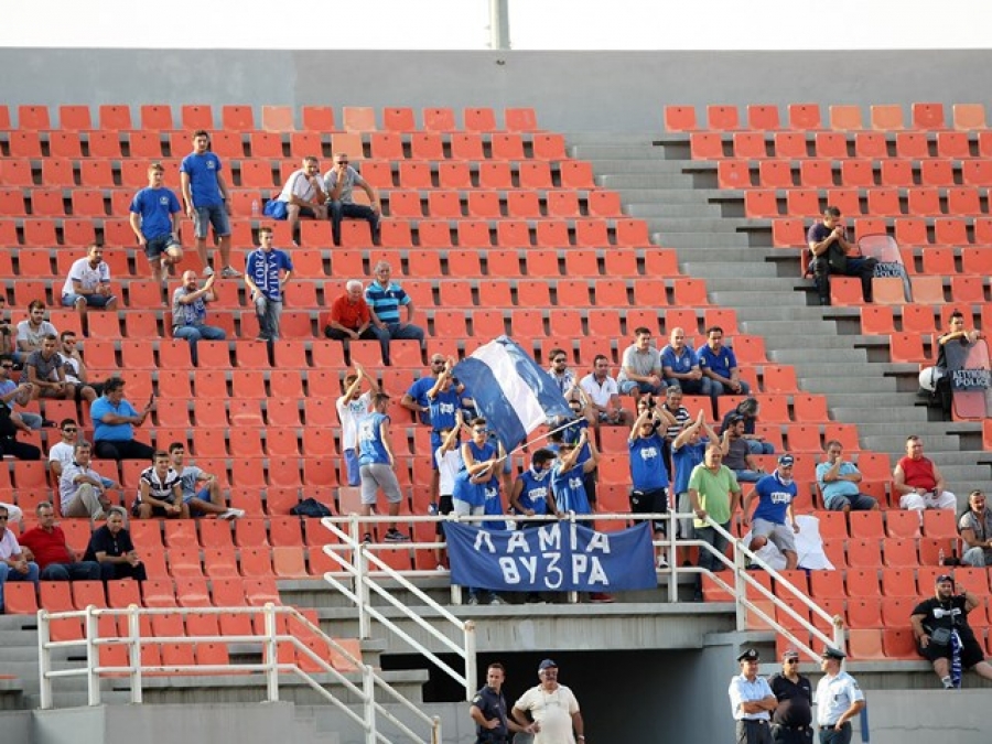 Γιορτάζει την άνοδο