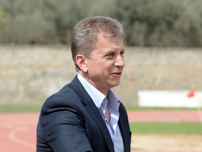 Χείρα βοηθείας από Καναδά!