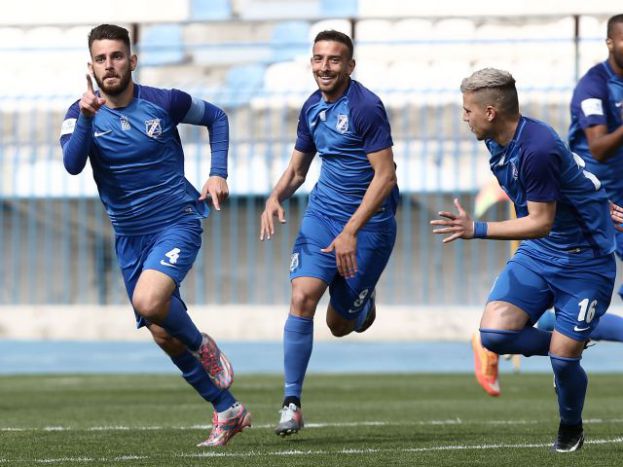 Νικά… ελπίζει