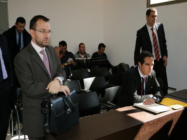 Αθώα η Δόξα, αναβολή για Αγροτικό