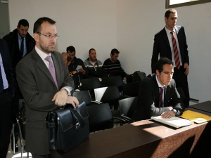 Αθώα η Δόξα, αναβολή για Αγροτικό