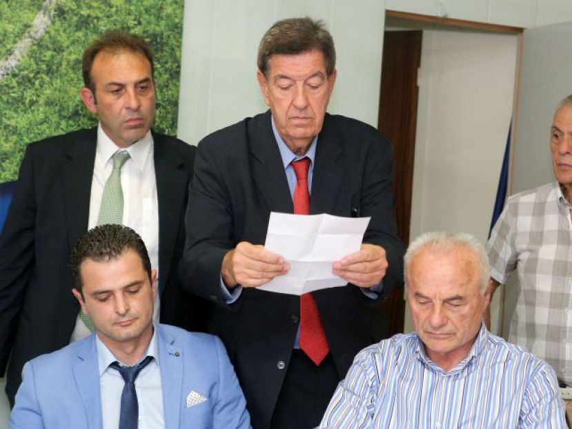 «Σκίστηκε από… πιέσεις»