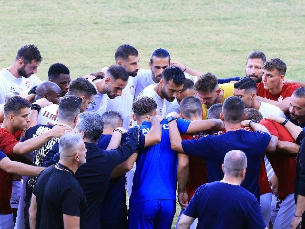 Εκτός οι Γιόχανσον, Οικονόμου
