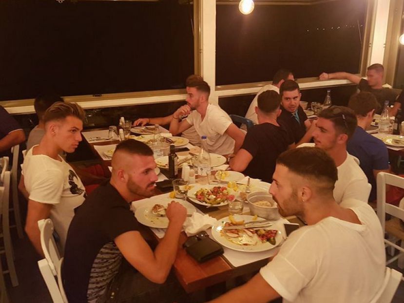 Τους έκαναν το τραπέζι (pic)
