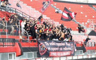 «Εσείς μας απομακρύνετε»
