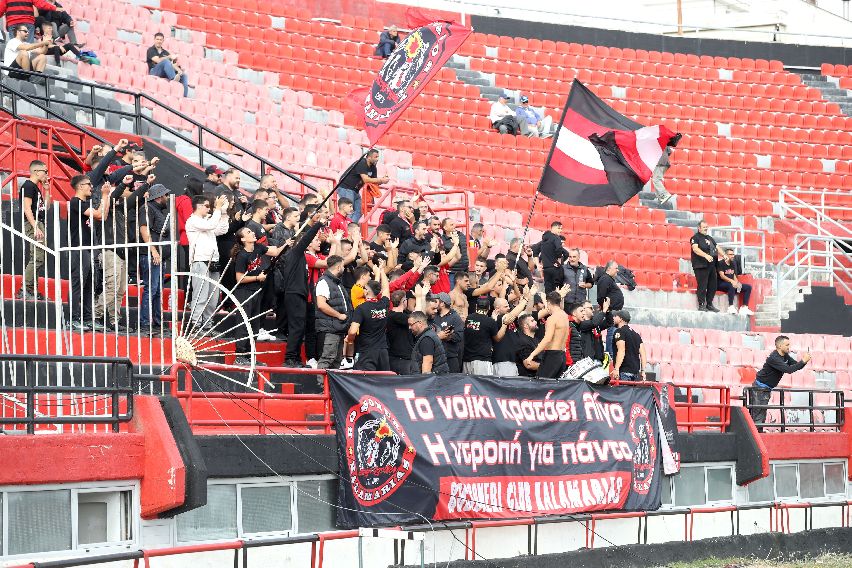 «Εσείς μας απομακρύνετε»